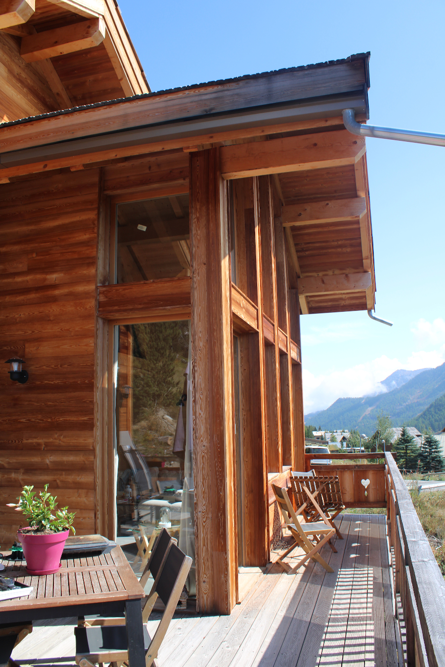 Chalet moderne en bois et pierre à Montgenèvre dessiné par l'architecte Fabien Ollagnier