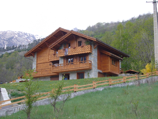 Photo d'une maison individuelle réalisée par Fabien Ollagnier architecte à Briançon